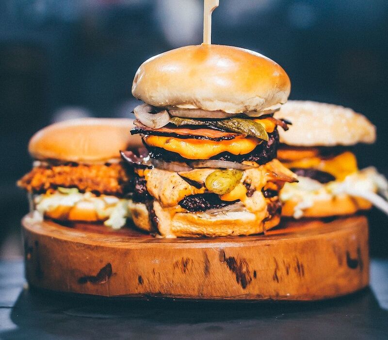 How Many Carbohydrates are there in a Standard Cheeseburger?