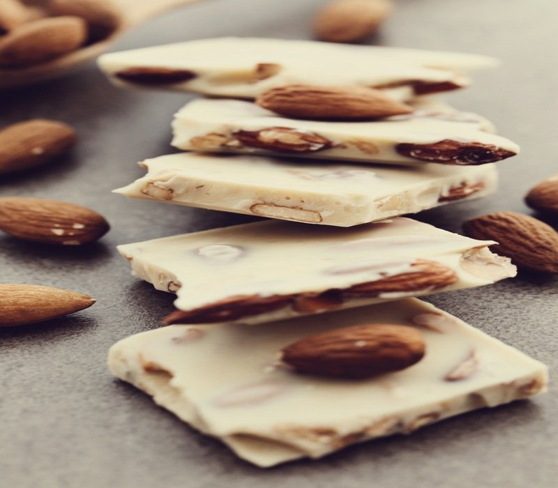 How to Make Delicious Vanilla Almond Bark: A Step-by-Step Guide